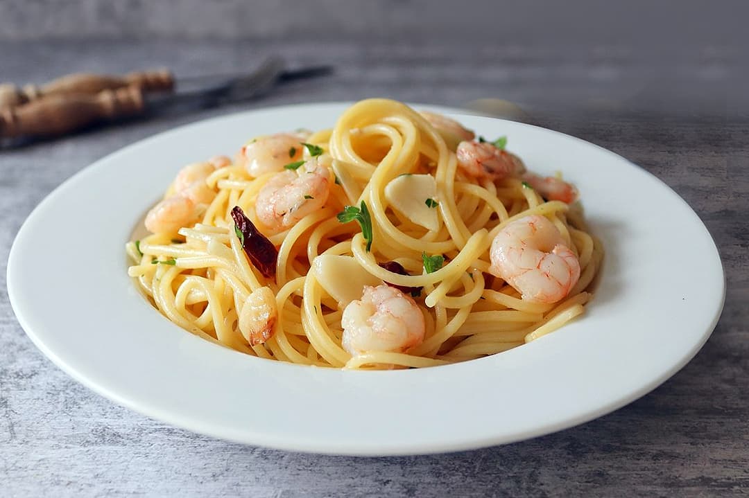 Langostinos al ajillo con pasta